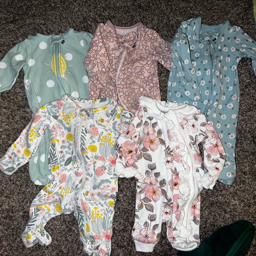 5 newborn pajamas